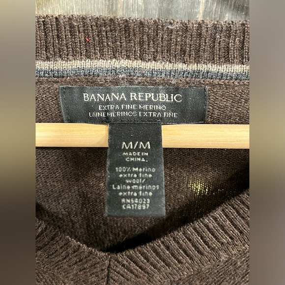 Merino V-neck sweatshirt - Banana Republic - Picture 3 of 3